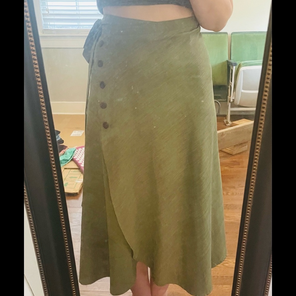 Olive green wrap skirt with button side - one size - Picture 7 of 7